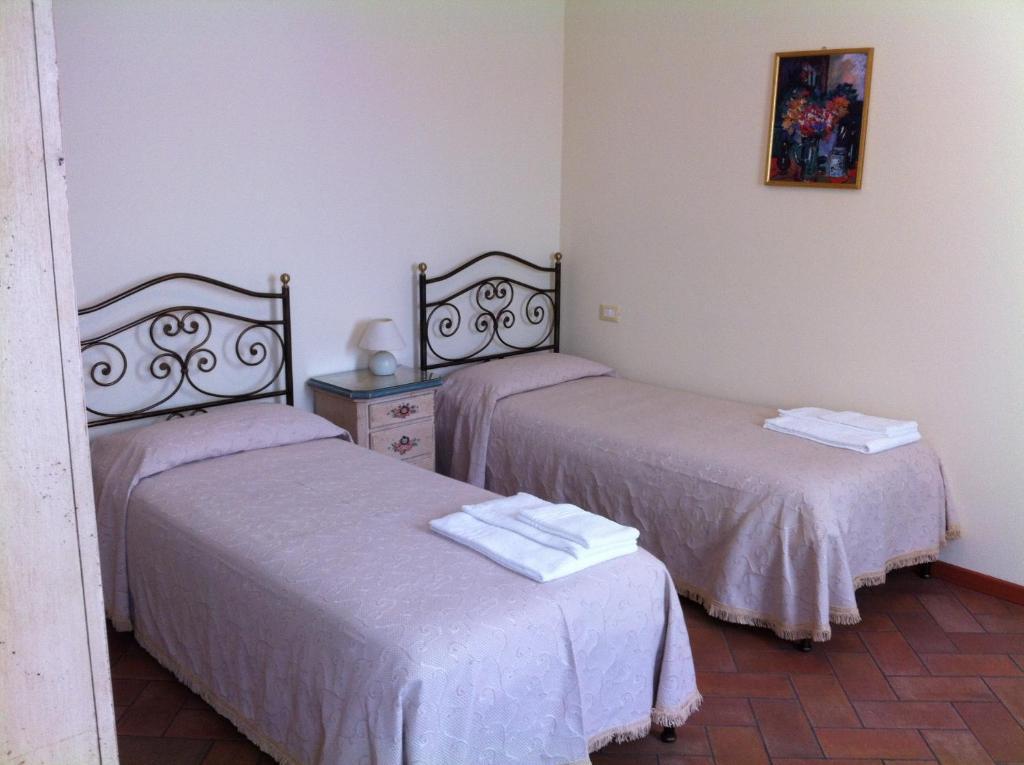 Hostal Bb Mambrotta San Martino Buon Albergo Habitación foto