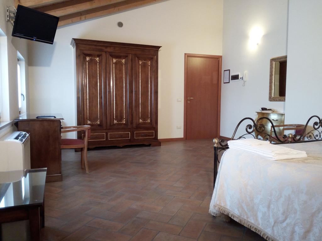 Hostal Bb Mambrotta San Martino Buon Albergo Exterior foto