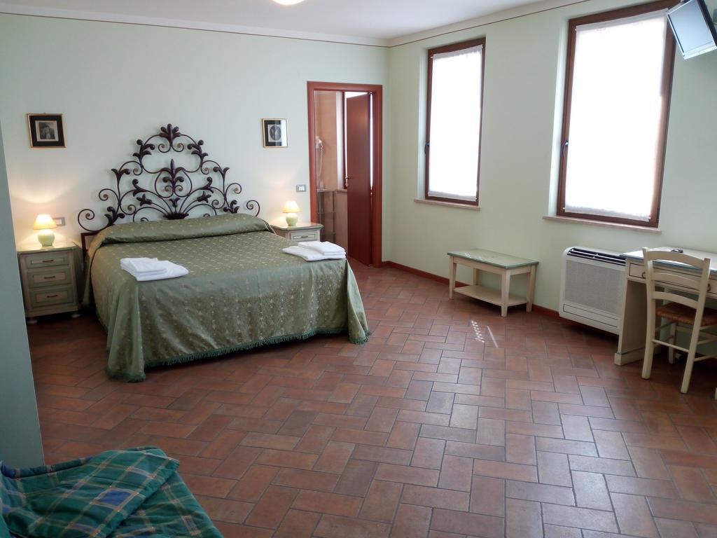 Hostal Bb Mambrotta San Martino Buon Albergo Exterior foto