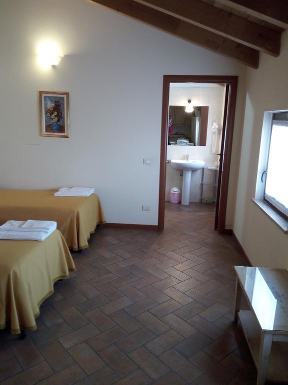 Hostal Bb Mambrotta San Martino Buon Albergo Exterior foto