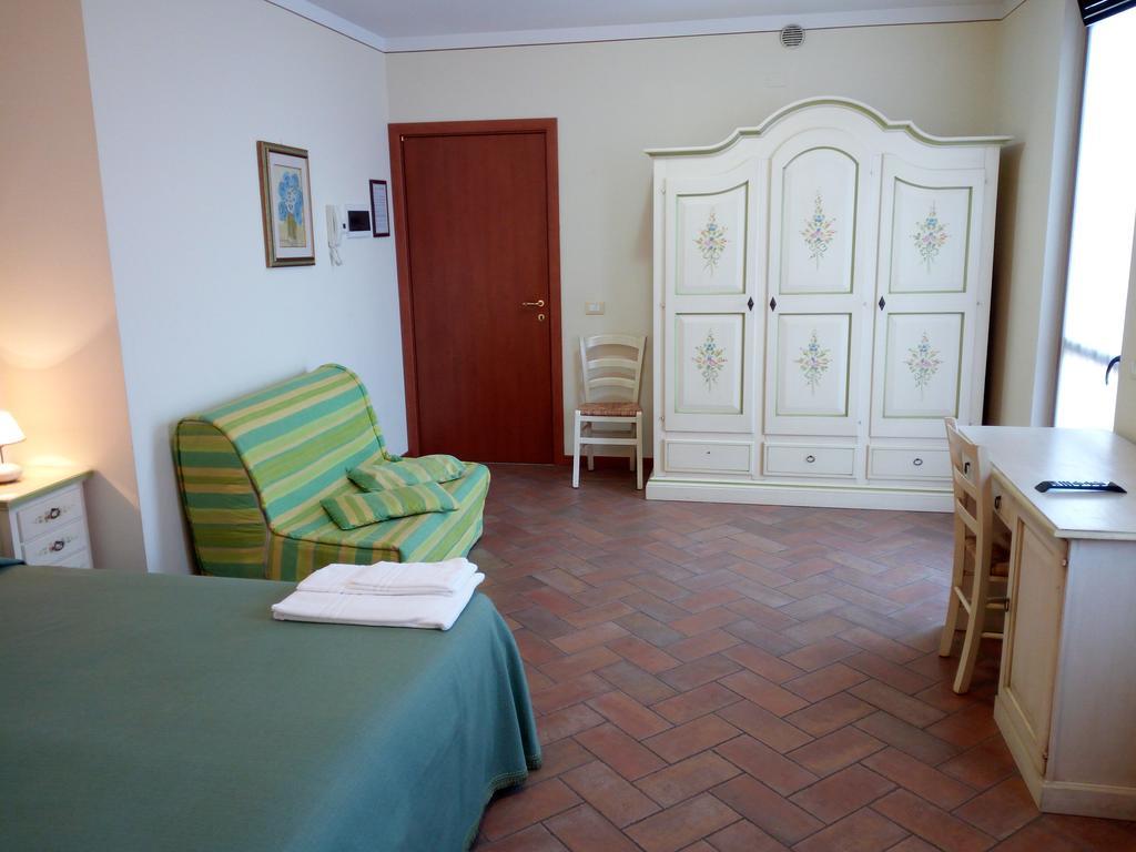 Hostal Bb Mambrotta San Martino Buon Albergo Exterior foto